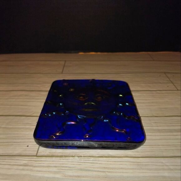 John Cook 2006 Signed Iridescent Carnival Art Glass Sun Face Tile/Plaque 5x5½in - Picture 3 of 9
